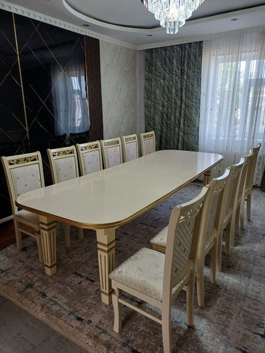 Спальный гарнитур и стол стулья