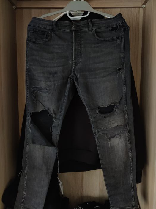 Blugi gri inchis rupti