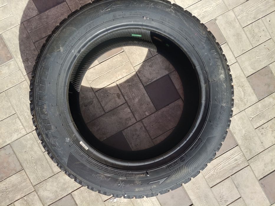 Шины новые R17. 235/55