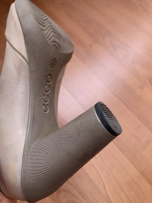 Туфли от бренда ECCO