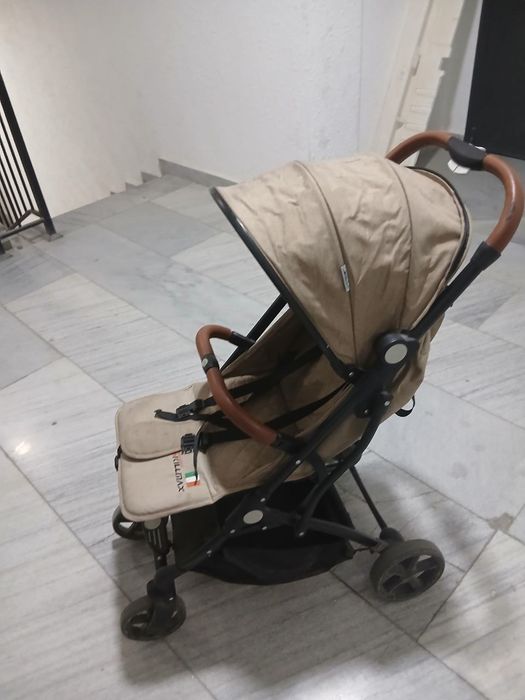 Детская коляска сотилади