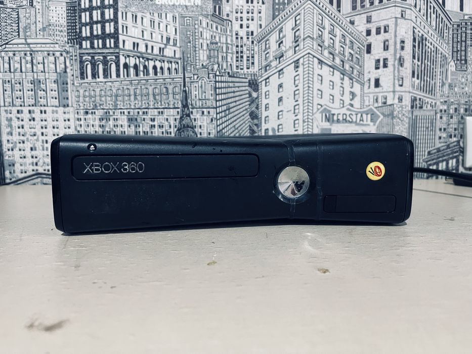 Продам Xbox 360 (прошитая) + Microsoft Kinect