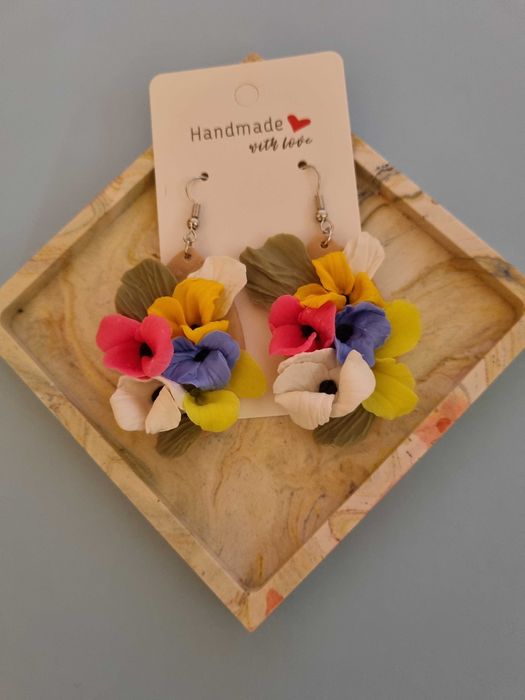 Bijuterii lucrate manual