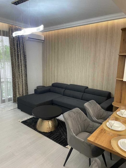 Дава се под наем Тристаен апартамент в София, Център - 110 кв.м за 1700 € - Снимка #1