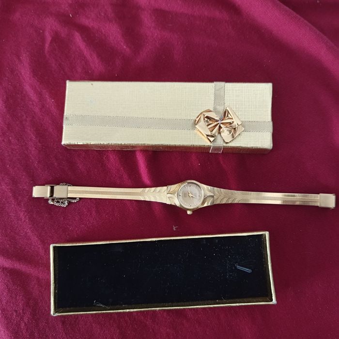 Часы женские наручные