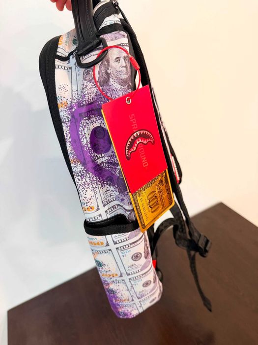 Ghiozdan Sprayground alb si mov