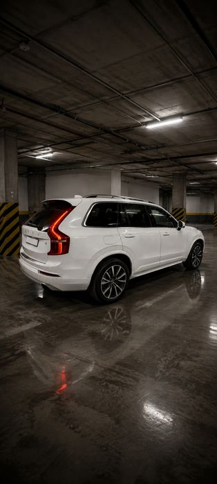 Автомобиль Volvo XC90 кроссовер