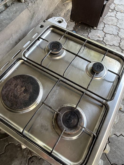 Продам газовую плиту