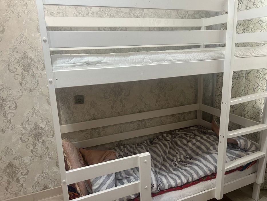 Продам кровать двухярусную
