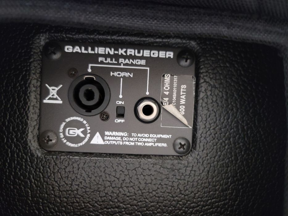 Басовый комбоусилитель