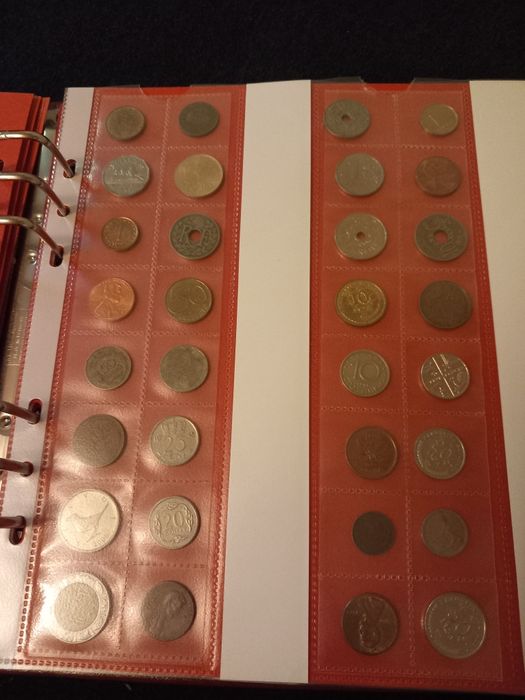 Clasor monede vechi.