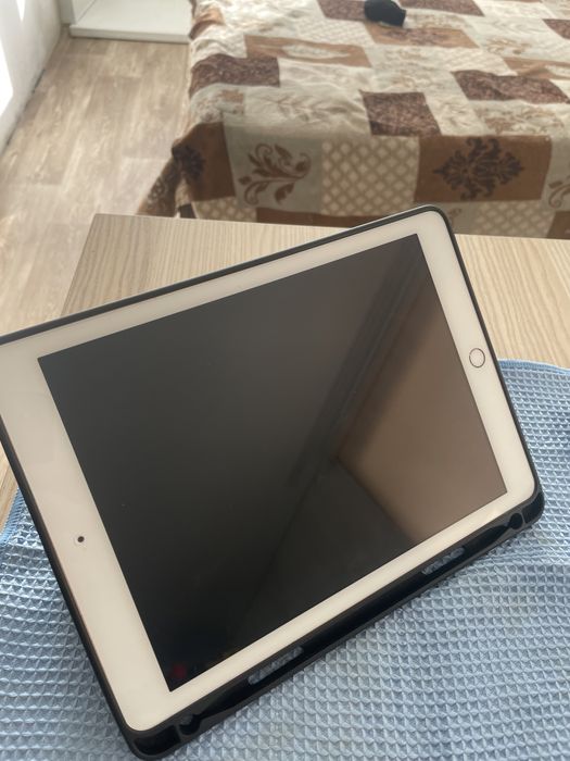 iPad (2018) Wi- Fi32GB - Gold