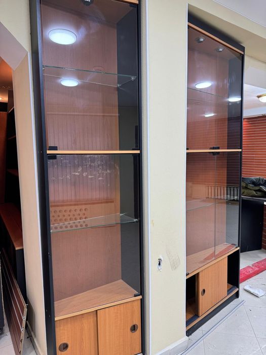 Продам витринные полки , стилажии