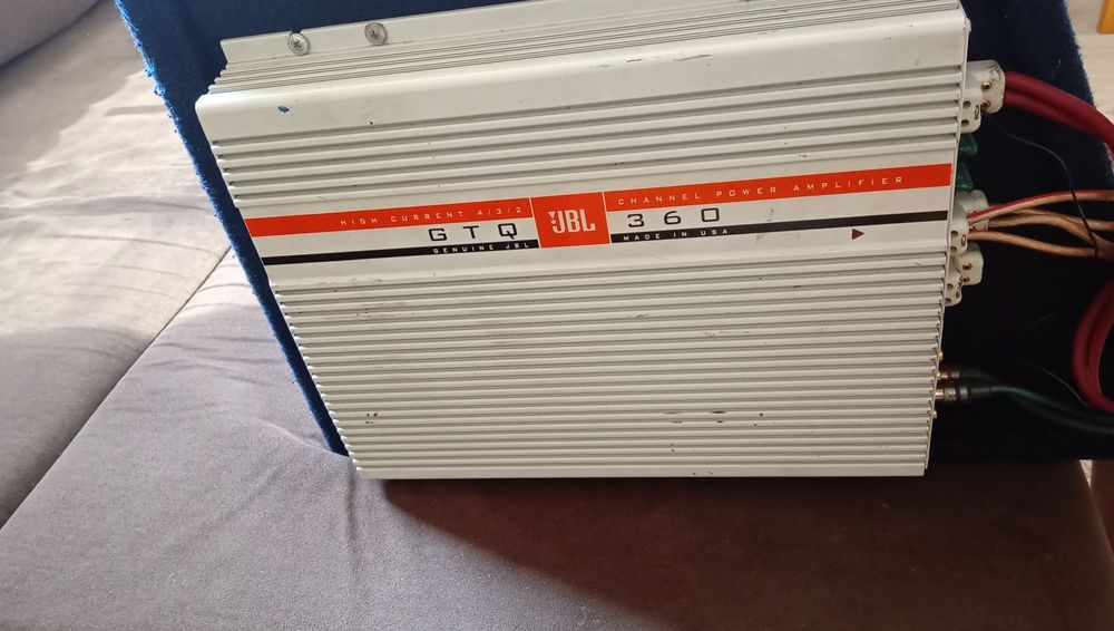 Бас Каса Crunch JBL усилвател