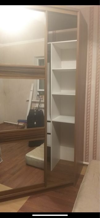 Самовывоз.Шкаф угловой купе, вместительный