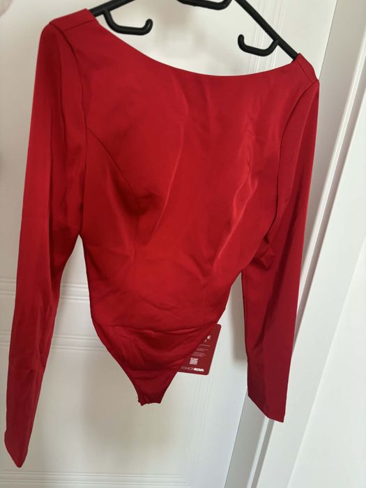 Vând Set satin Luxe: Body & Fustă Bubble (Nou cu Etichetă)