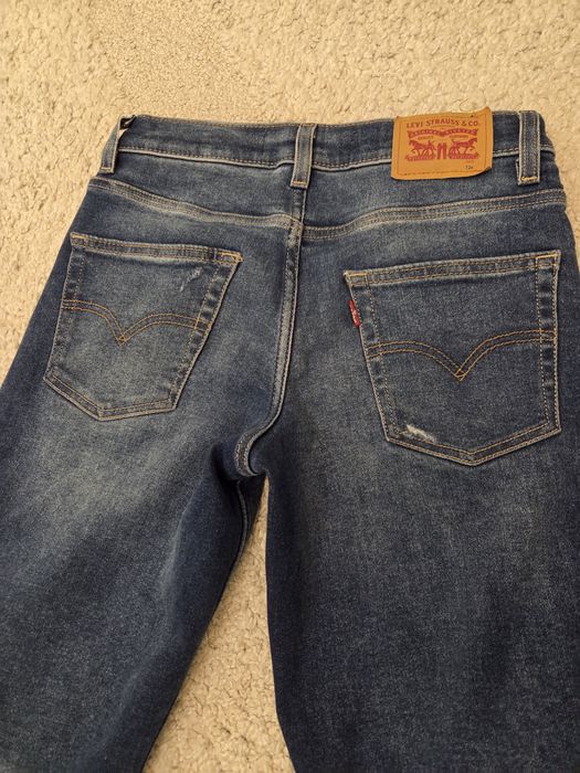 Levis loose taper