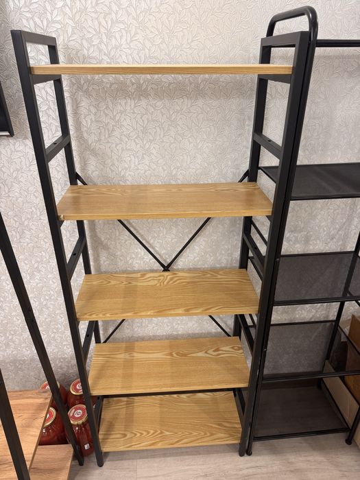 Полки и вешалка