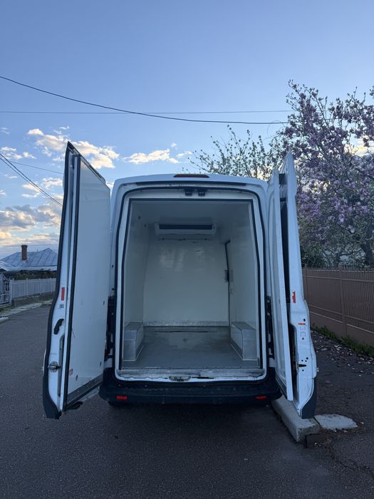 Ford Transit cu frig impecabil