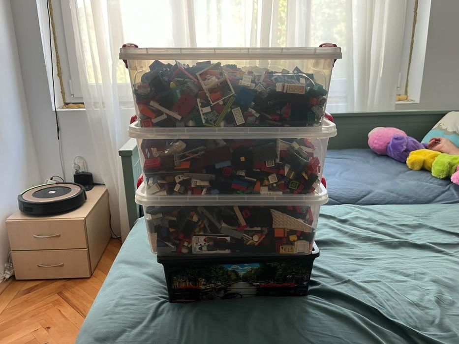 Vând 12 kg de Lego + 3 planșete de construcție