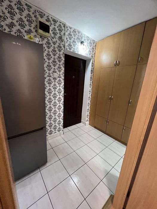 Închiriez garsoniera