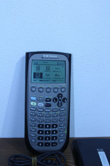 Calculator / Gestiune Grafică Texas Instruments TI-89 Titanium - Stare Foarte Bună, Cu Cablu USB