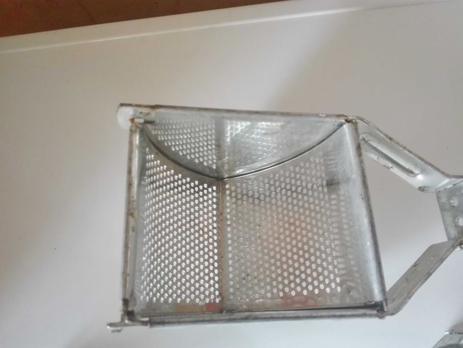 Ръчна дрелка (маткап) , пулверизатор и преса за картофи..