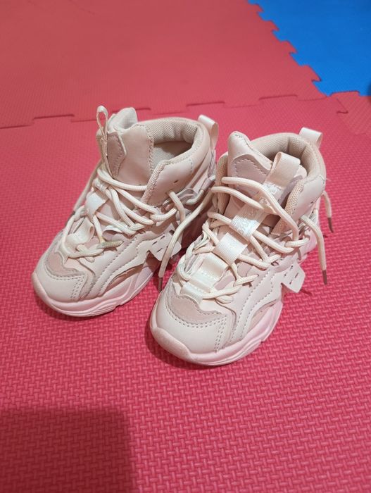 Papuci fete diferite mărimi