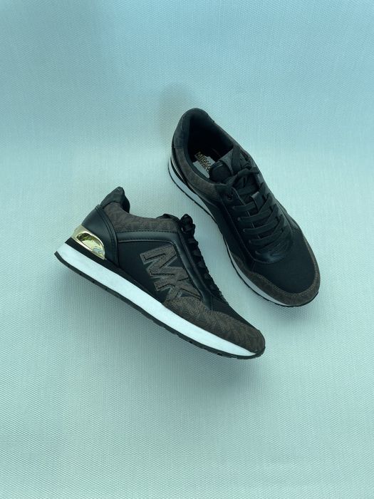 Кроссы от бренда Mihael Kors