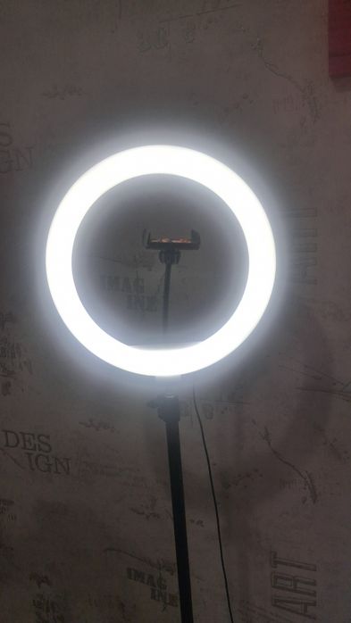 Продам кольцевую лампу.