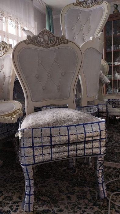 Продам срочно новые стулья