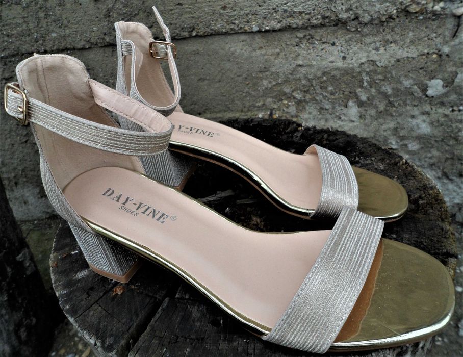 Sandale vara cu toc bloc Day-Vine de culoare galbena auriu