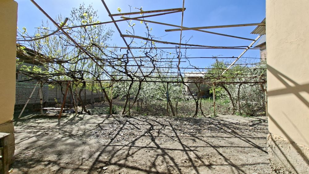 Srochna hovli sotiladi