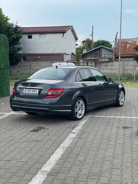 Se oferă spre vânzare / schimb Mercedes-Benz C220 pre-facelift
