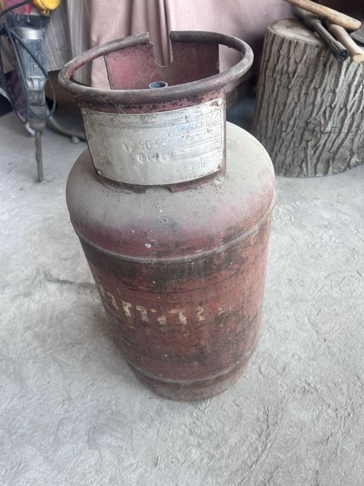 Продам газ балон 1 шт б/у пустой