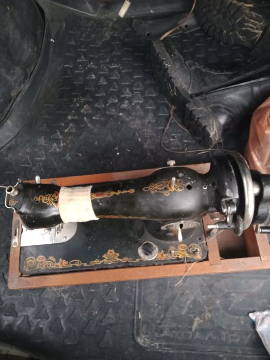 Продам швейную машину