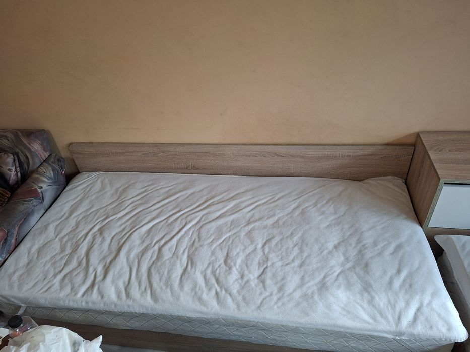 Легла, единични повдигане се и ракла