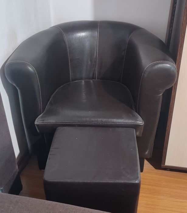 Vand fotoliu și taburet imitatie piele
