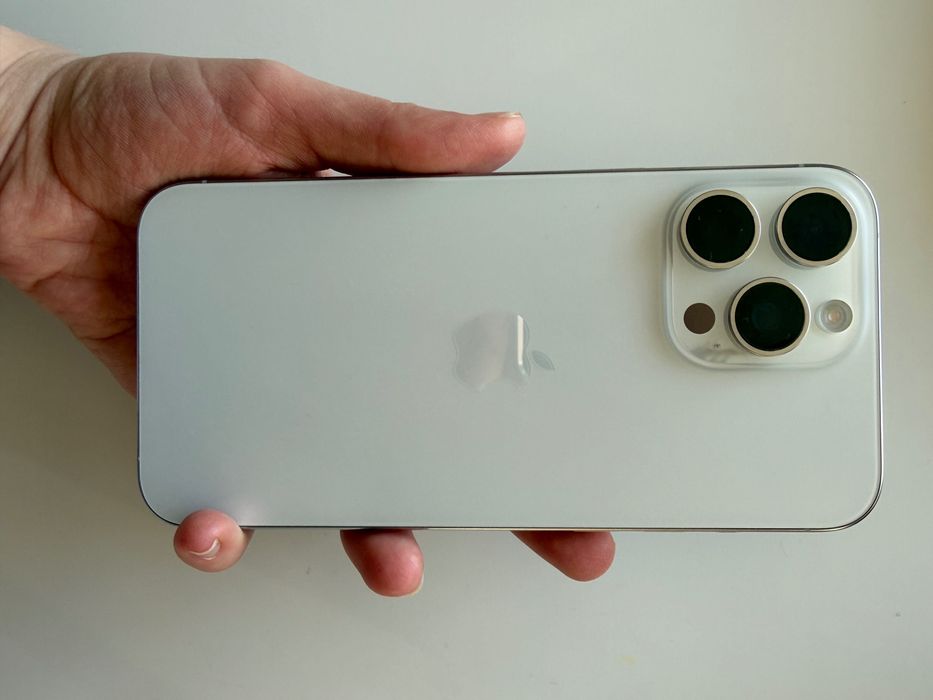 iPhone 15 pro MAX 512GB white titanium