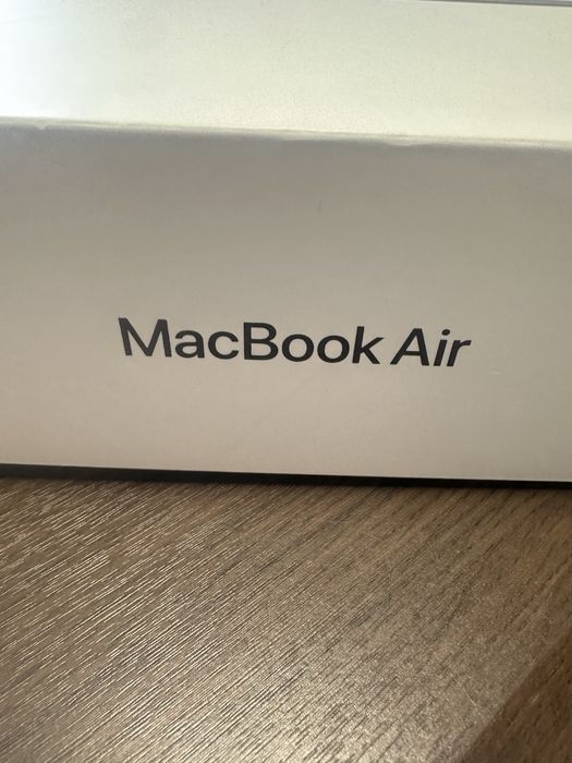 MacBook Air изпозлван много малко