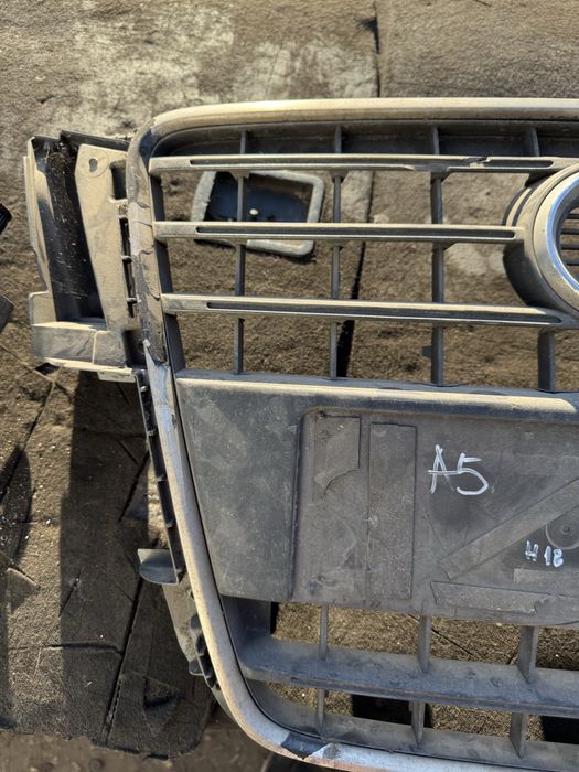 Декоративна радиаторна решетка за Audi A5 оригинална 8t0853651b