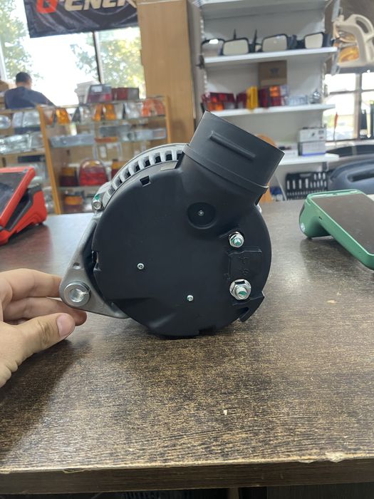 Генератор Ауди 80 100 А4 А6 Пассат Б5