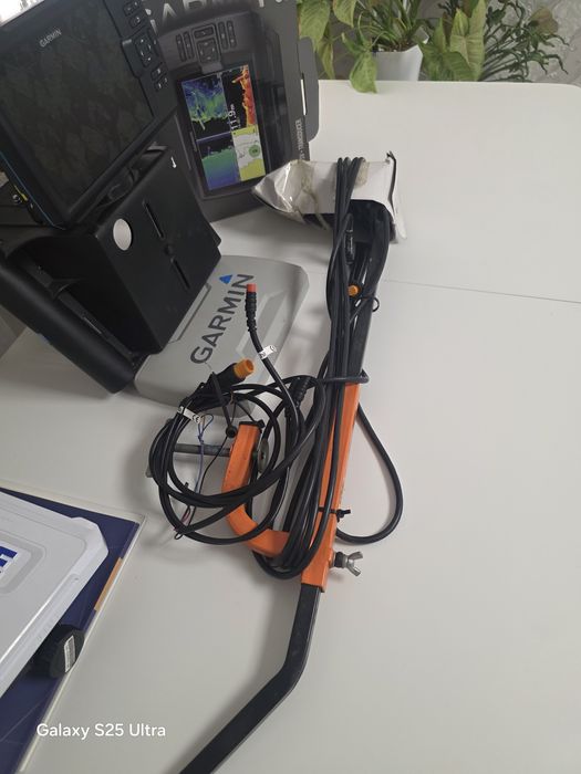 Продам эхолот GARMIN 7SV