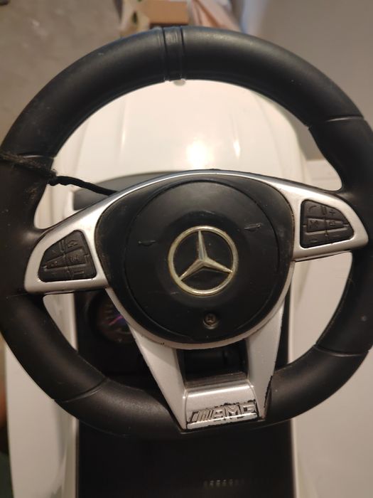 Кола за бутане (ride-on) Mercedes