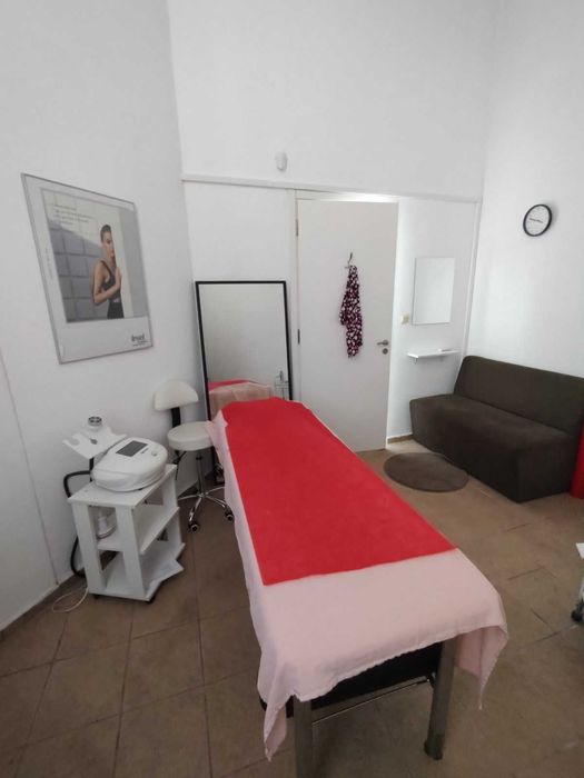 Продавам работещ бизнес - Соларно студио+салон за красота