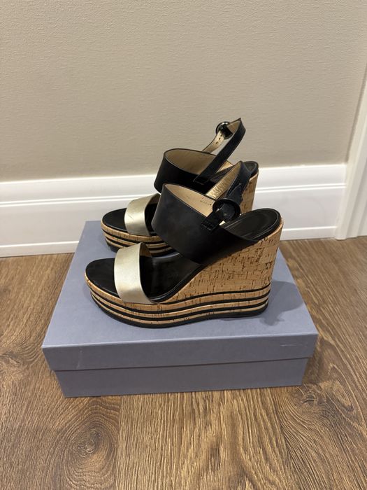 Босоножки на танкетке