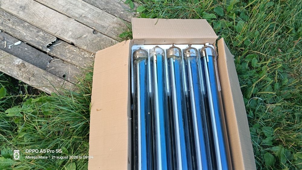 Tuburi vidate din sticlă borosilicată (lungime 1800 mm, diametru 58 mm echipate cu tije de cupru Heat Pipe.