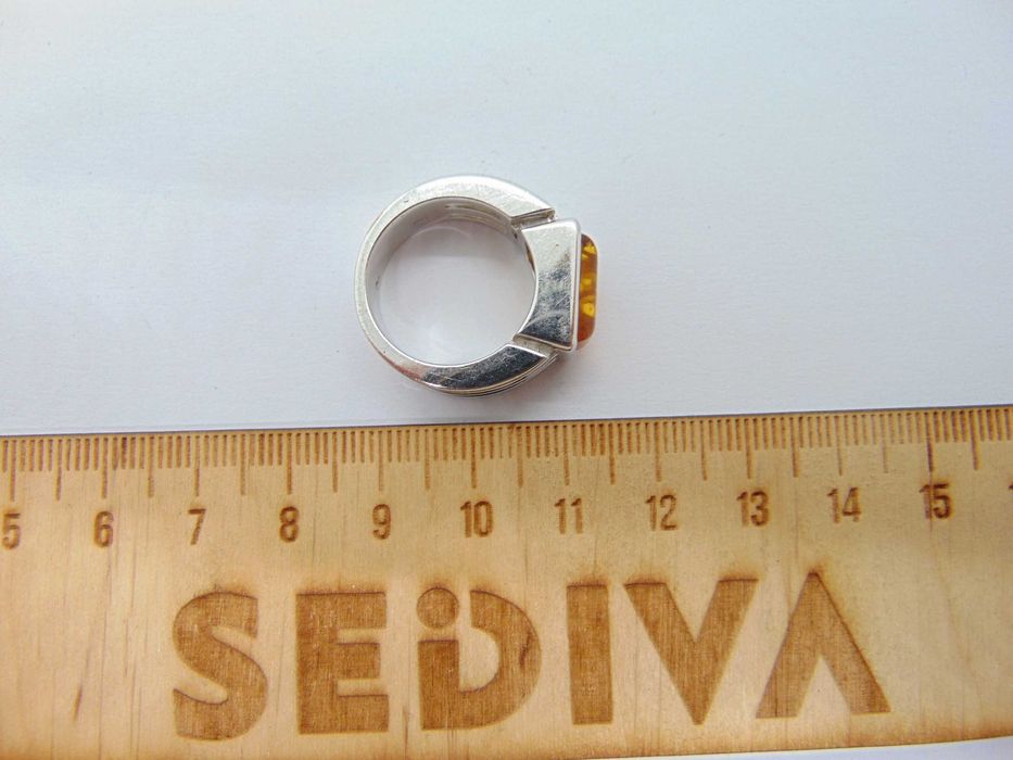 Inel din argint si chihlimbar