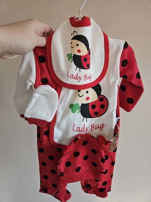 Дрешки за момиче