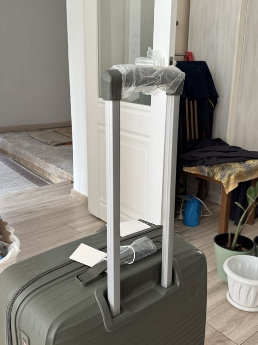 Чемодан М размер